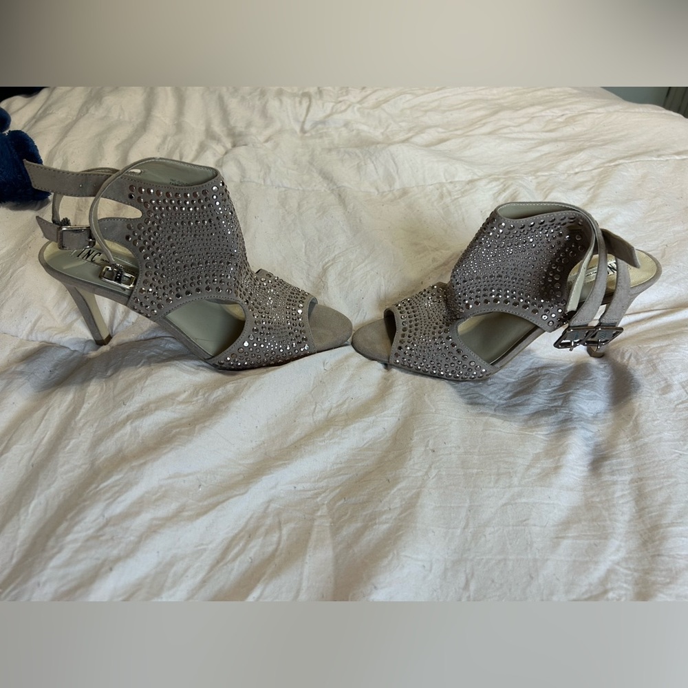 🌻tan rhinestone heels🌻